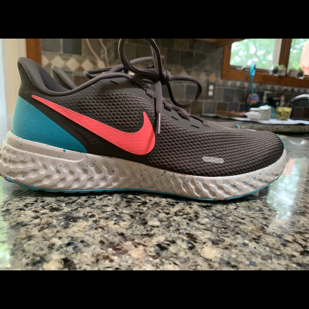 Nike Revolution